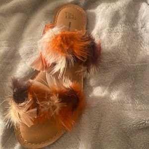 2 Strap Sandals With Feathers